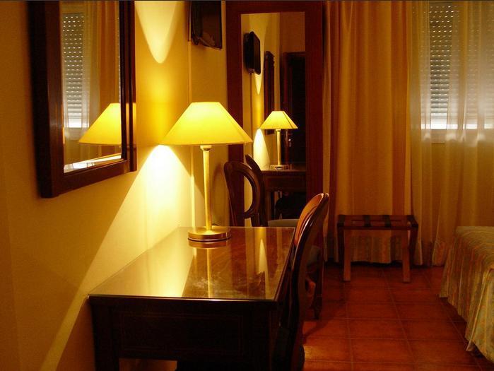 Hotel Iberia Plaza America Caceres Ngoại thất bức ảnh